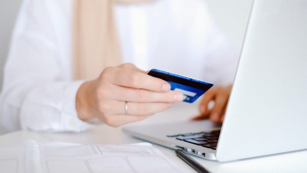 Website di MakeWebEasy sudah terintegrasi dengan Payment Gateway, sehingga memudahkan transaksi jual beli toko online
